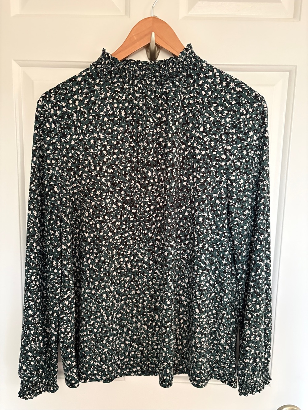 Anne Klein Dark Green Floral Smocked Neck Long Sleeve Large Top